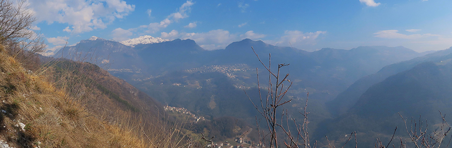 Dalla croce di Bracca vista panoramica sulla media Valle Serina